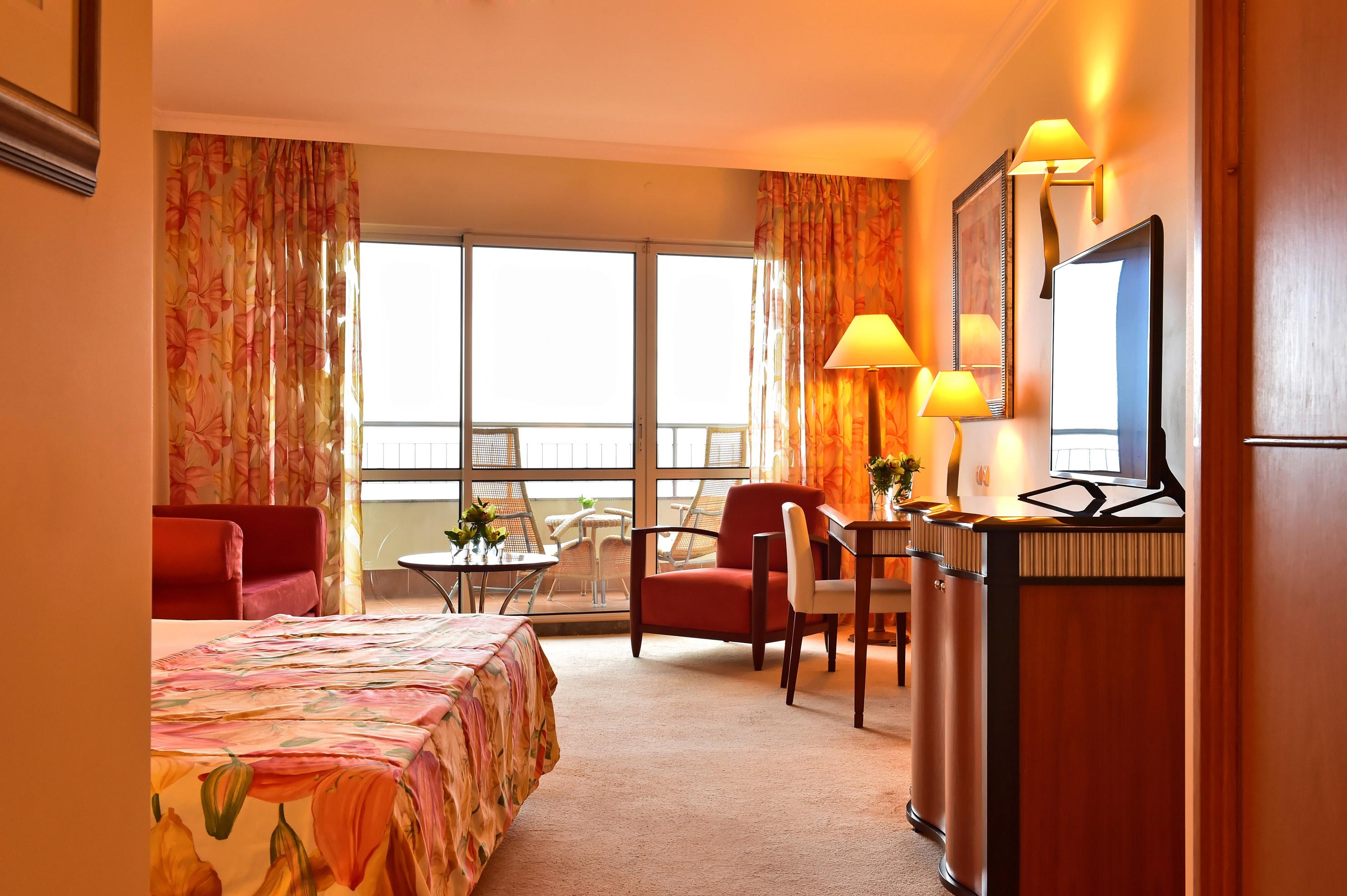 Pestana Grand Ocean Resort Hotel Фуншал Екстериор снимка A typical hotel room