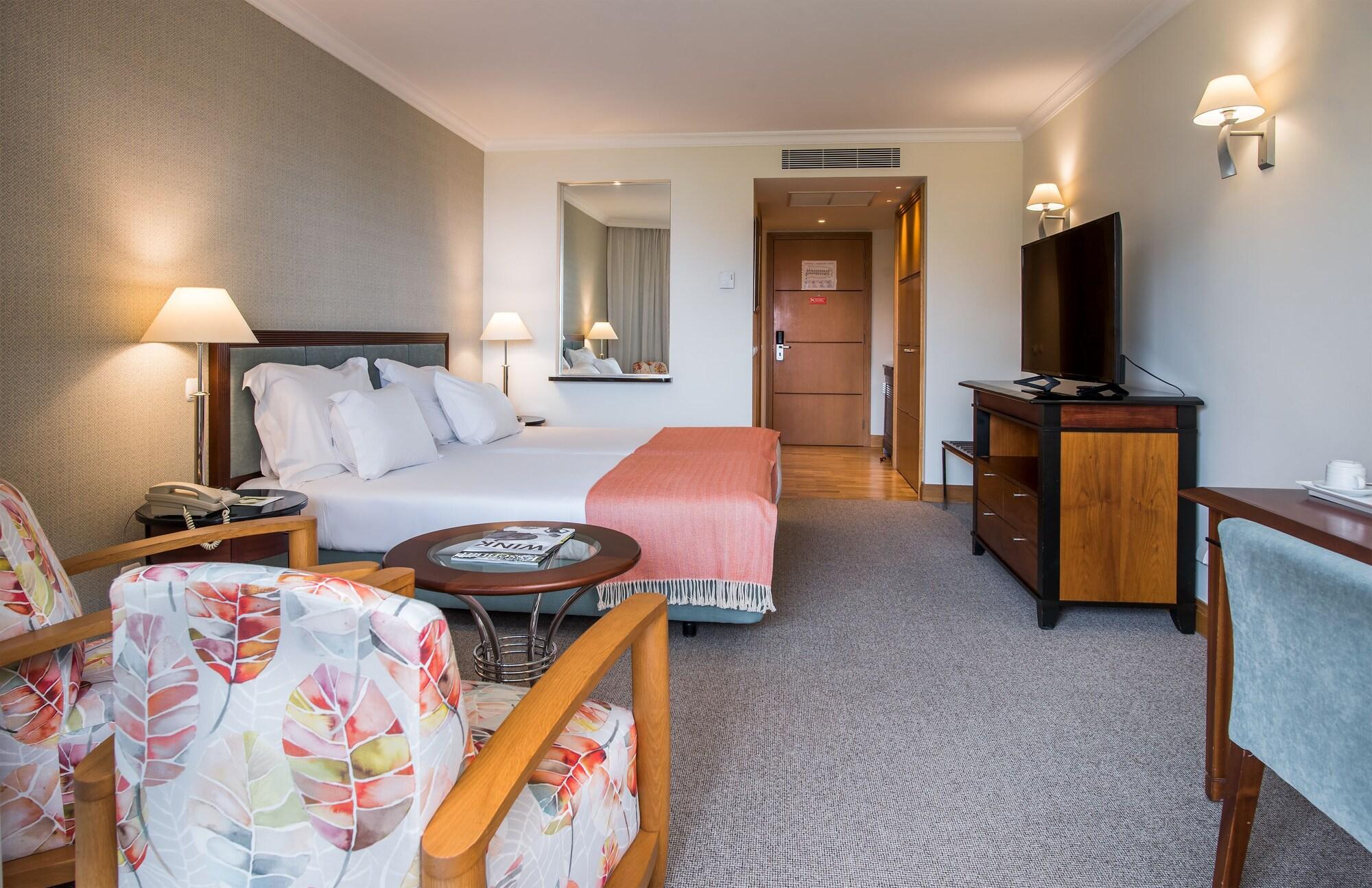 Pestana Grand Ocean Resort Hotel Фуншал Екстериор снимка A room at the hotel