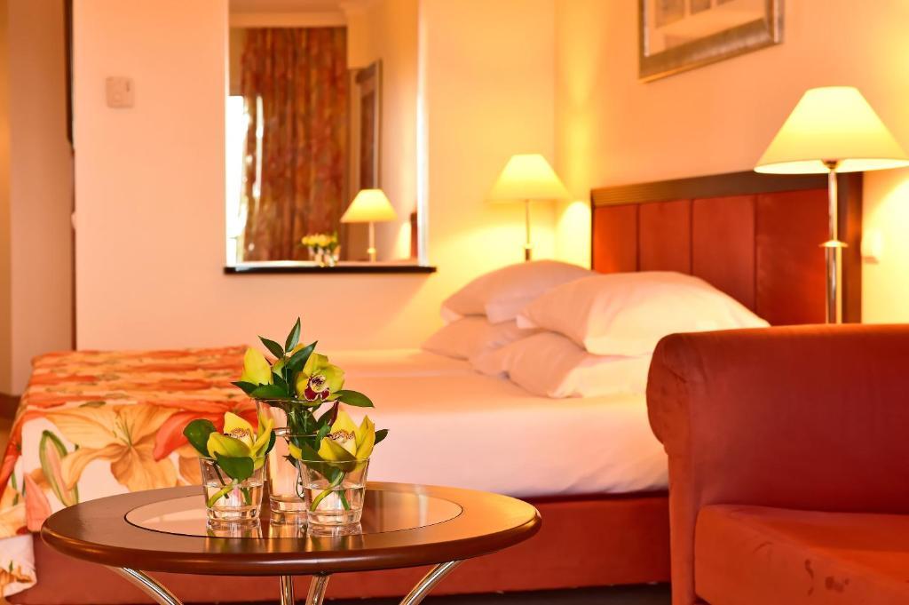 Pestana Grand Ocean Resort Hotel Фуншал Екстериор снимка A room at the hotel