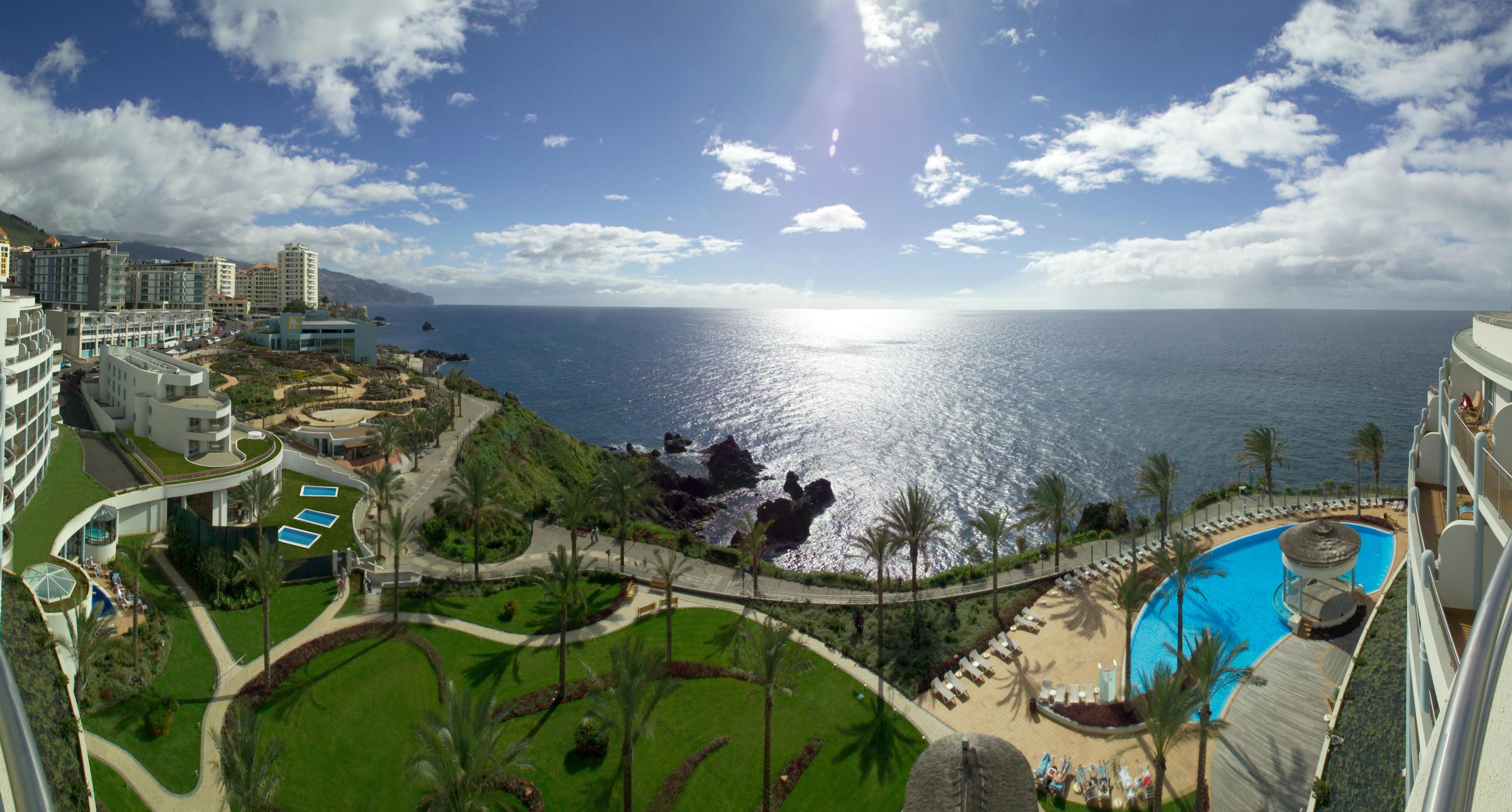 Pestana Grand Ocean Resort Hotel Фуншал Съоръжения снимка Aerial view of the resort