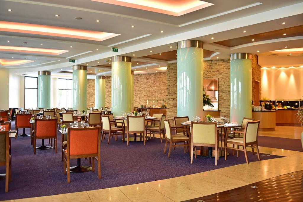 Pestana Grand Ocean Resort Hotel Фуншал Екстериор снимка The restaurant